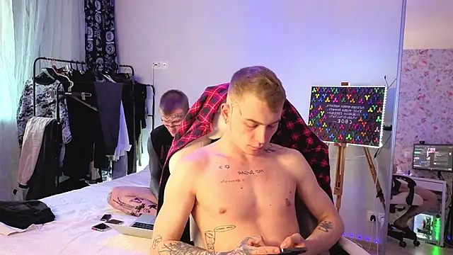 callmealexthx online show from April 15, 10:27 am