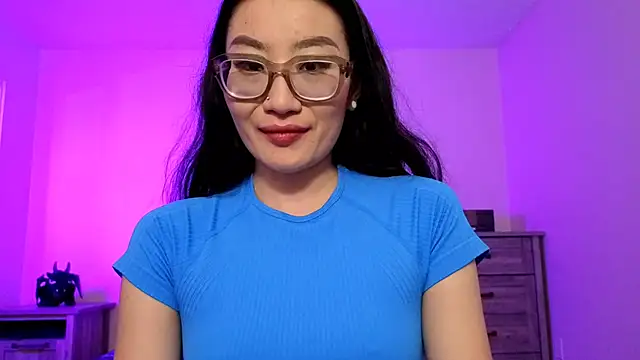 Snapshot of Aliciaz3 chatting on October 10, 12:10 pm Aliciaz3 online show from October 10, 12:10 pm