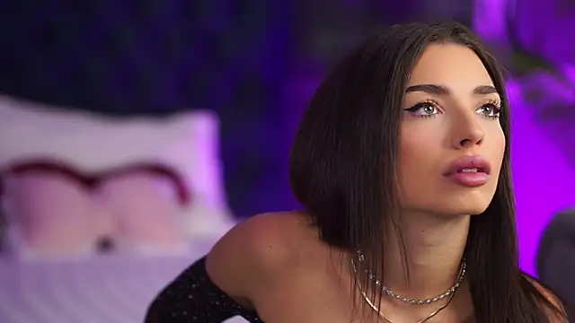 LalaRoze online show from September 18, 6:50 pm