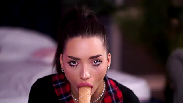 LalaRoze online show from October 6, 7:51 pm