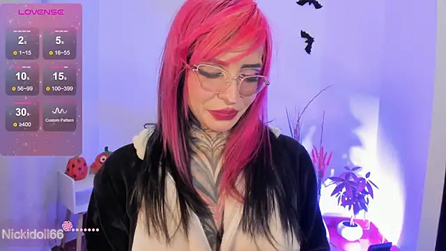 Snapshot of Nickidoll66- chatting on October 7, 6:18 am Nickidoll66- online show from October 7, 6:18 am