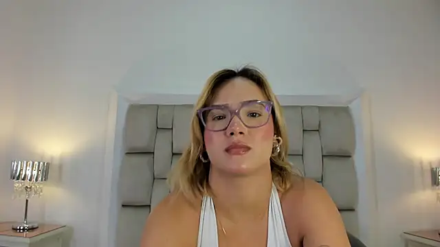 frehia dimou online show from April 24, 11:24 am