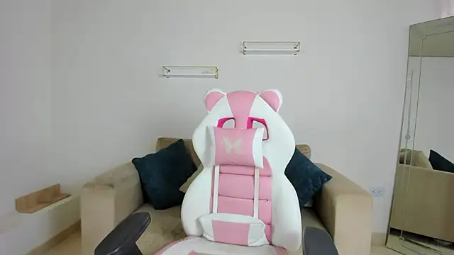 april smiith online show from February 10, 12:08 pm