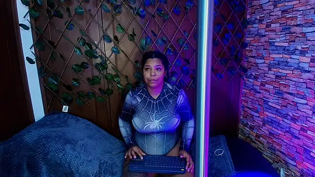 naomi campbel  online show from October 22, 9:20 pm