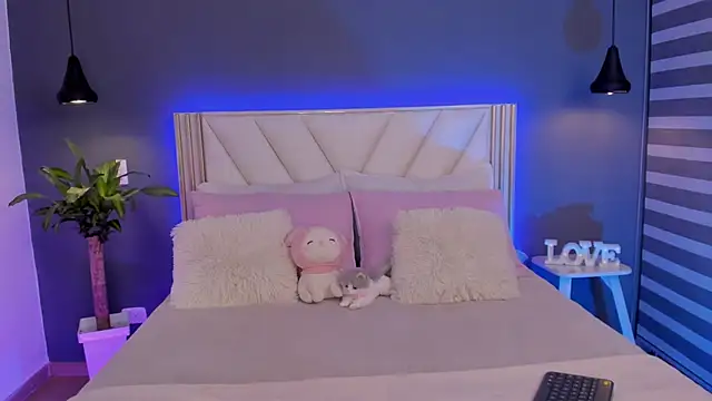 NaishaFord 1 online show from April 12, 4:37 am