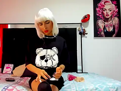 Snapshot of xamila_muaa chatting on October 15, 1:36 pm xamila muaa online show from October 15, 1:36 pm