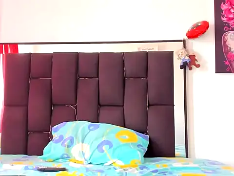 Snapshot of xamila_muaa chatting on October 31, 1:59 pm xamila muaa online show from October 31, 1:59 pm