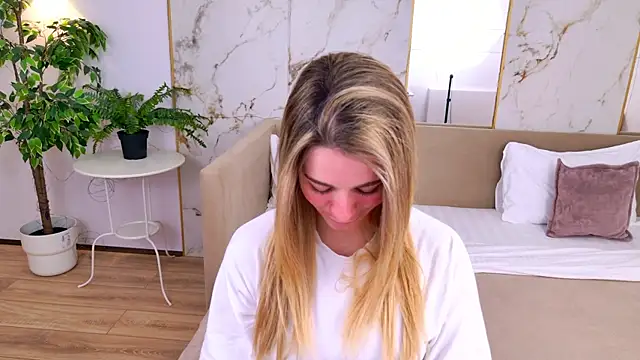 SweetyLicky online show from April 8, 4:09 pm