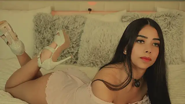 MikaelaJayy online show from April 19, 2:44 am