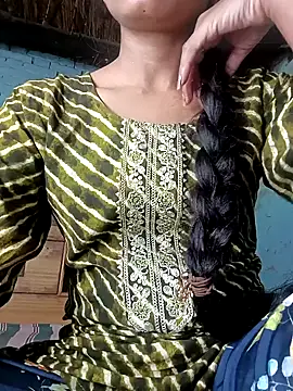 ROSE GOLDE online show from October 27, 4:02 pm