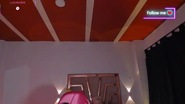 lunaarose online show from January 19, 4:19 am