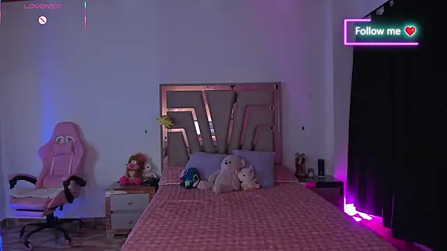 lunaarose online show from February 24, 4:11 am