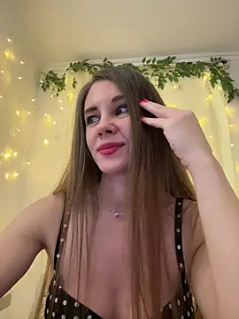 LucieMack online show from March 21, 2:55 pm