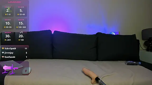 Naomi Urban online show from October 31, 11:31 pm