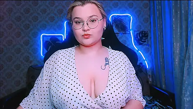 InLoveWithLife26 online show from April 6, 5:47 pm