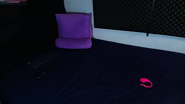 karlamoon23 online show from April 4, 8:51 pm