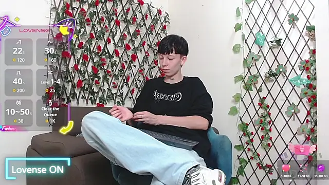 LiamBrown09 online show from March 23, 7:20 pm