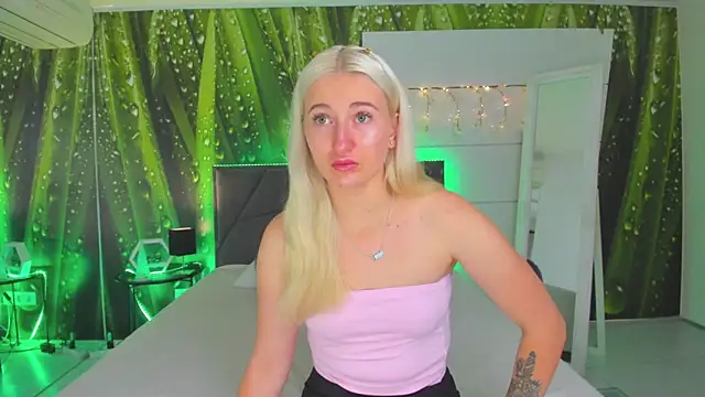 HollyTailors online show from October 1, 5:34 am