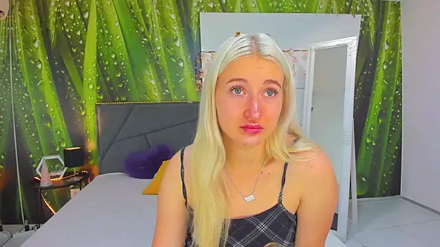 HollyTailors online show from September 30, 5:24 am