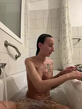 Emilia Mausi online show from March 31, 8:20 pm