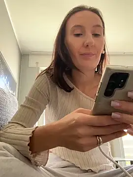 Emilia Mausi online show from October 30, 11:22 am