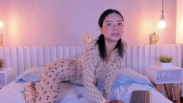 Luna Tylor online show from February 17, 3:39 am