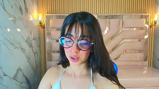 Snapshot of zoe_r_ chatting on October 10, 3:44 am zoe r online show from October 10, 3:44 am