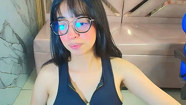 Snapshot of zoe_r_ chatting on October 1, 3:33 am zoe r online show from October 1, 3:33 am