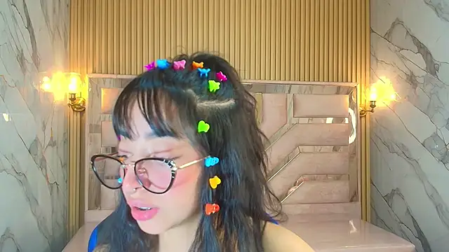 Snapshot of zoe_r_ chatting on October 14, 3:20 am zoe r online show from October 14, 3:20 am