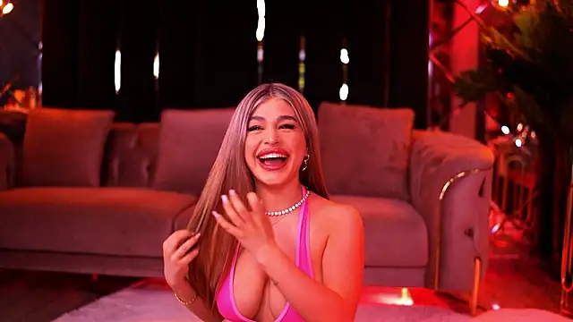 BellaNoirre online show from March 6, 6:25 pm