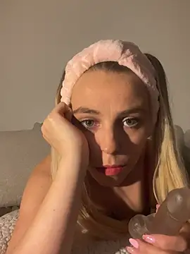 BrumeLove online show from February 21, 8:53 pm