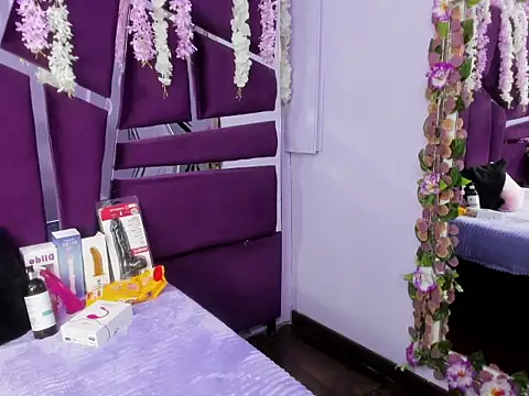 Nanis James online show from December 23, 2:48 am