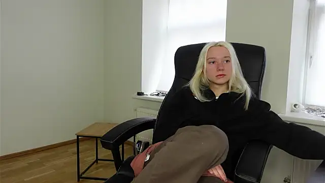 Laura Chaplin online show from March 25, 6:38 am