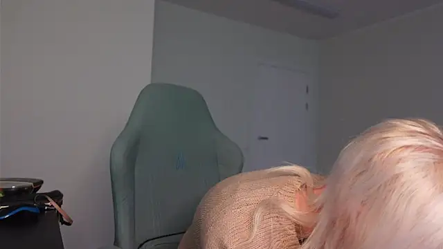 Laura Chaplin online show from November 22, 7:00 am