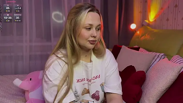 Estella Elwood online show from March 4, 7:53 pm