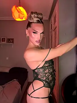 lacattiva online show from September 10, 9:26 pm