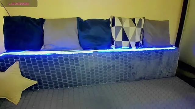 SelinLi online show from January 18, 8:32 am