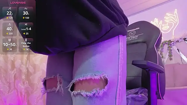 ZURY TAY online show from March 9, 11:57 am