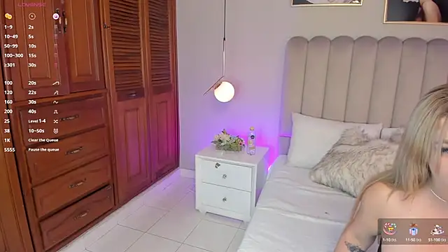 Dani rosse  online show from September 26, 2:15 pm