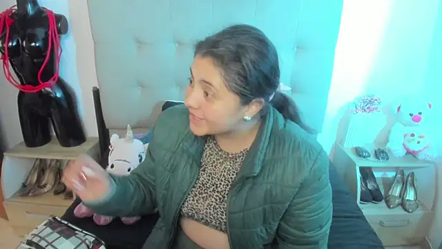 TifanyAmazinng online show from December 3, 12:07 pm