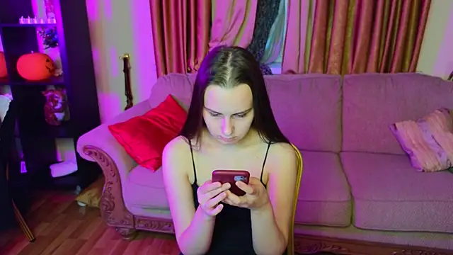 Kelly Cartier online show from November 5, 11:26 am