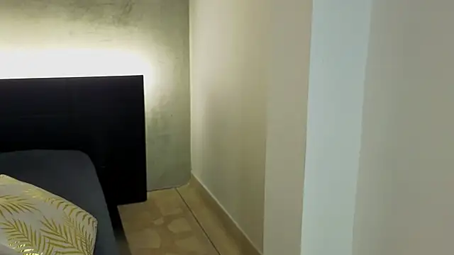 emmi collinss online show from April 8, 7:49 pm