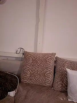 TinaLizxh online show from April 12, 8:00 pm