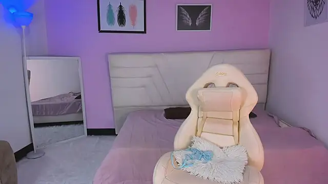 fressittalove01 online show from December 1, 3:04 pm