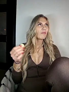 Snapshot of Melody1600 chatting on October 18, 10:44 pm Melody1600 online show from October 18, 10:44 pm