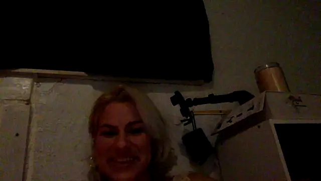 toomuchofafreak online show from September 10, 11:54 am