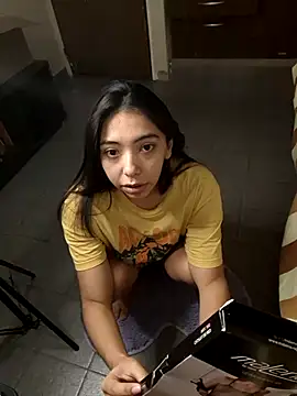 missapril0101 online show from April 5, 6:07 pm