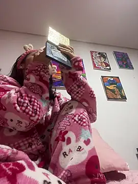 larsonbeverly online show from March 23, 4:07 am