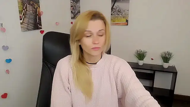 PeppyMia online show from October 12, 7:11 am