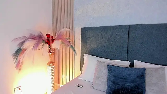 Laura Ivy online show from April 16, 1:22 pm